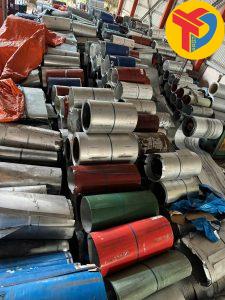 có nên lợp tôn mới chồng lên tôn cũ không