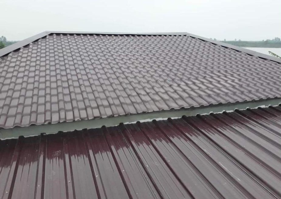 báo giá tôn lợp mái màu nâu đất